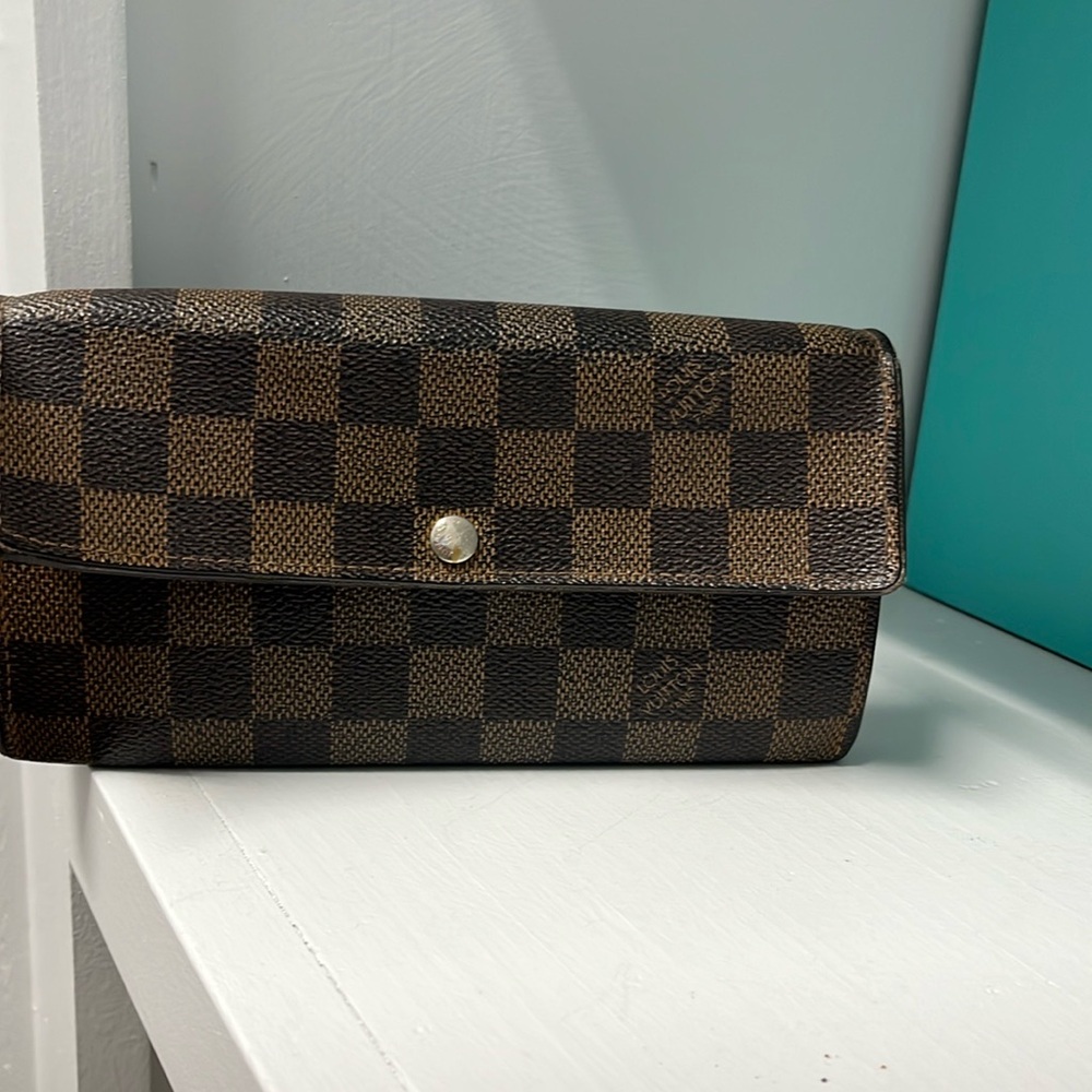 CA0097 LV Damier Ebene Sarah Wallet
